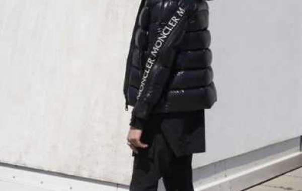 Moncler Jackets Outlet