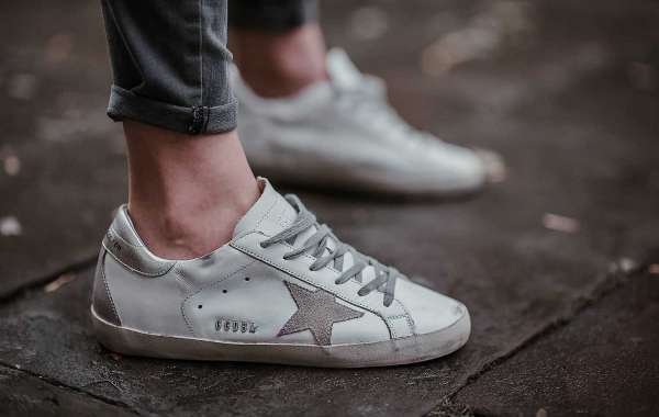 Golden Goose Sneakers come